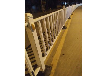 崇左鋅鋼護(hù)欄道路護(hù)欄公路隔離欄優(yōu)惠價(jià)