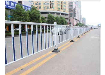 南寧道路護(hù)欄公路隔離欄廠家直銷