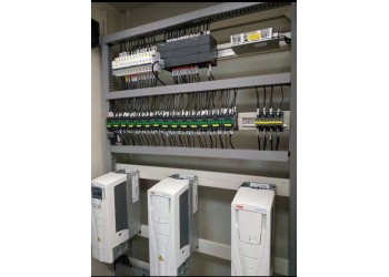 北京配電柜生產(chǎn)廠(chǎng)家本公司主營(yíng)：各種配電柜、控制柜、