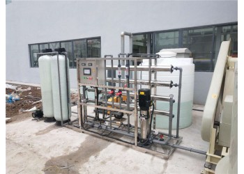 純水機-新偉環(huán)保-全國可發(fā)-可定制